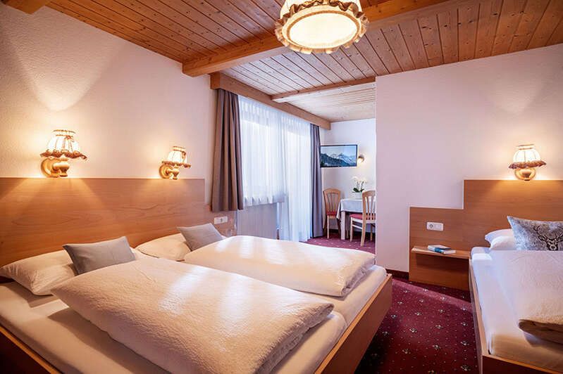 Dreibettzimmer im Gästehaus Gmünderklause im Zillertal