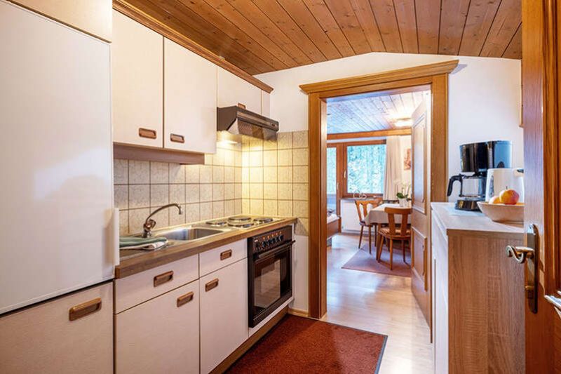 Küche von Appartement A im Gästehaus Gmünderklause in Gerlos