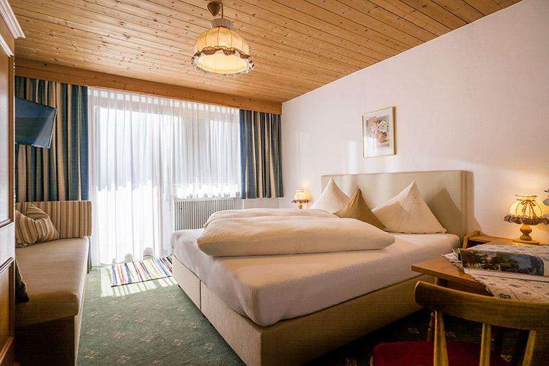 Doppelzimmer mit Schlafcouch im Gästehaus Gmünderklause im Zillertal